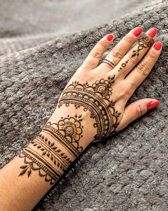 example of Mendhi by Hina Pancholi work on Shaadi Services