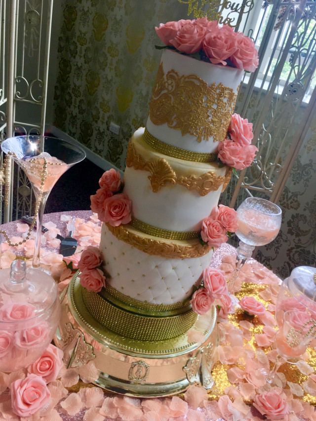 example of Deluxe Cakes work on Shaadi Services