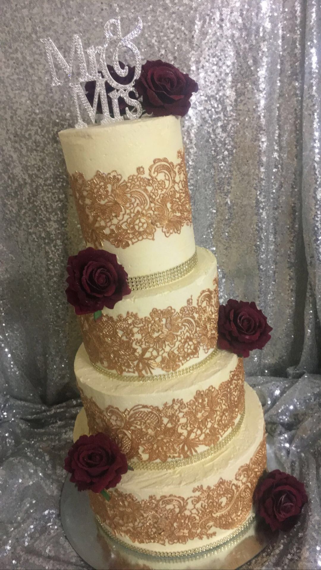 example of Deluxe Cakes work on Shaadi Services